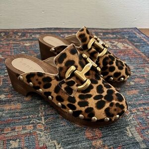 Boden Iris Snaffle Leopard Heeled Clogs Sz 6 (Like New)